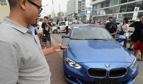 遺忘八年終覺醒，女子重拾寶馬車夢，重拾與遺忘的故事